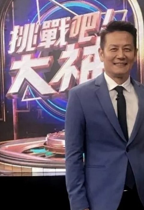文轩探花约了个绿色头发少妇酒店啪啪苗条身材翘起屁股后入抽插猛操 - 逗比视频